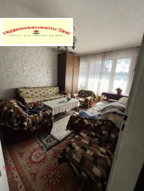 1 hálószoba Iztok, Pernik