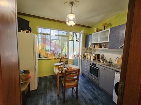 2 Schlafzimmer Bazar Lewski, Warna